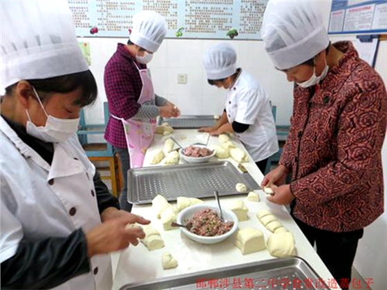 邯鄲涉縣第二中學，食堂改造蒸包子555.jpg