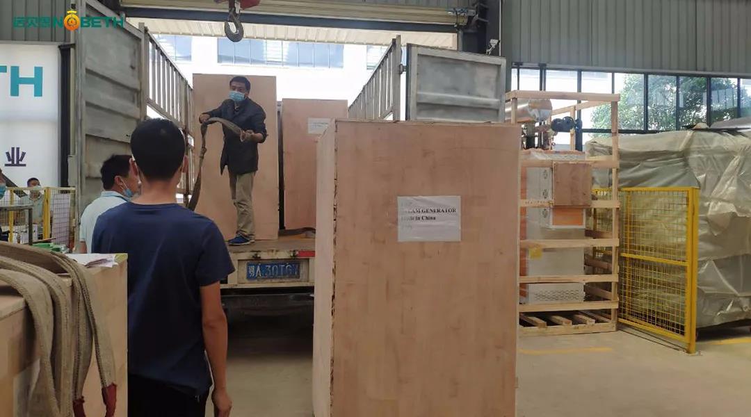橡膠制品加工使用電加熱蒸汽發生器正在裝車發往馬來西亞