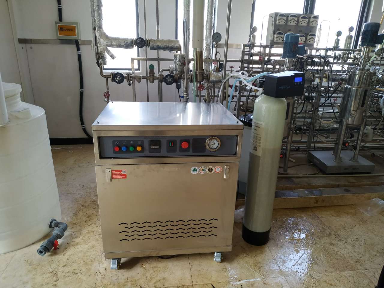 生物制藥設(shè)備要求高？潔凈蒸汽發(fā)生器精準控溫有效輔助制藥生產(chǎn)